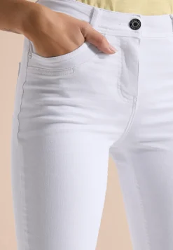 3/4 Slim Leg jeans in Slim Fit