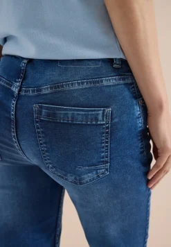 3/4 Slim Leg jeans in Slim Fit