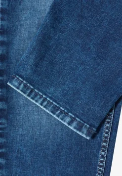3/4 Slim Leg jeans in Slim Fit