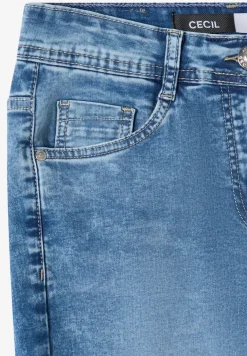 3/4 Slim Leg jeans in Slim Fit