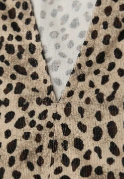 Corduroy blouse in leo look