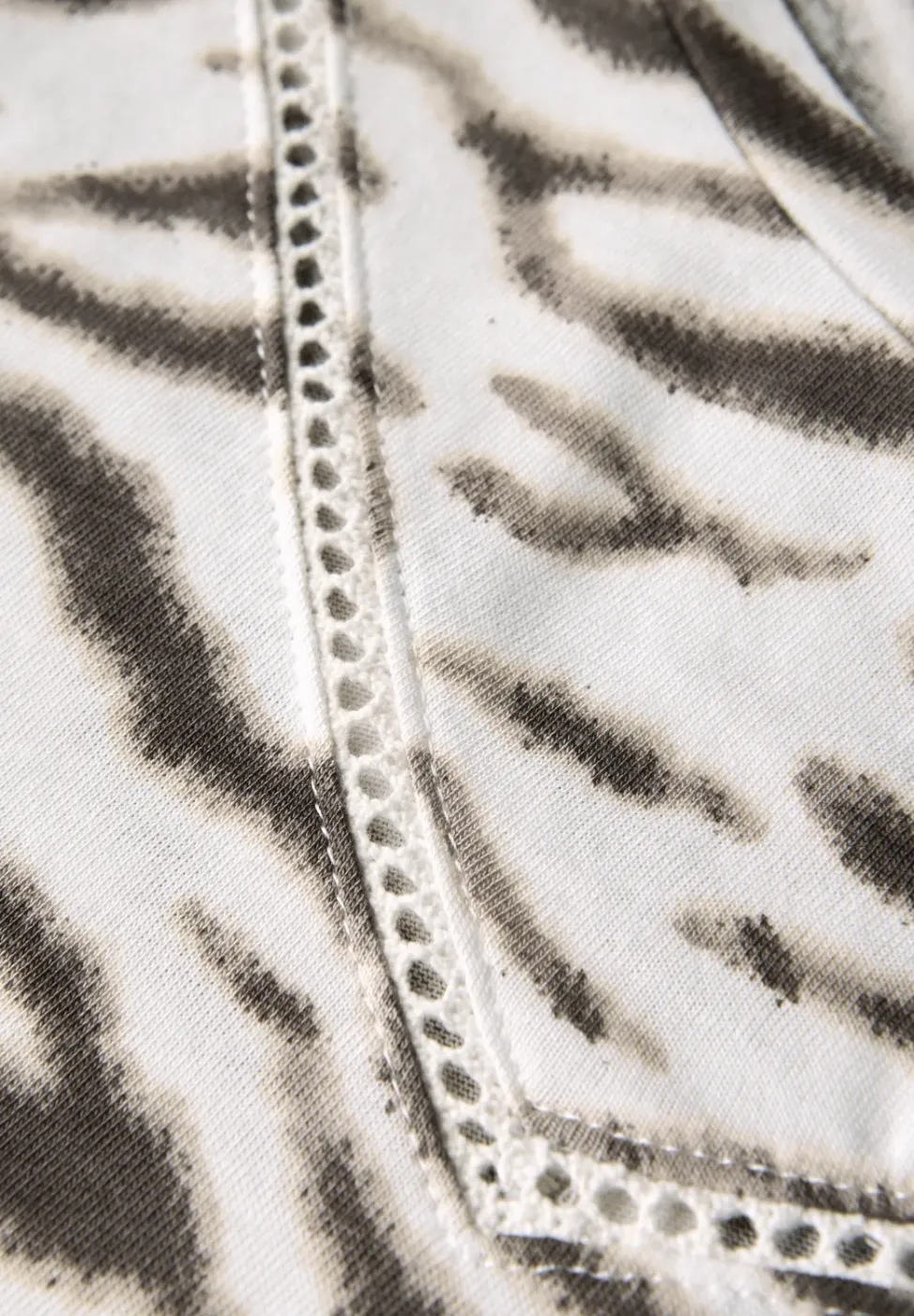 Shirt met print en decoratieve tape
