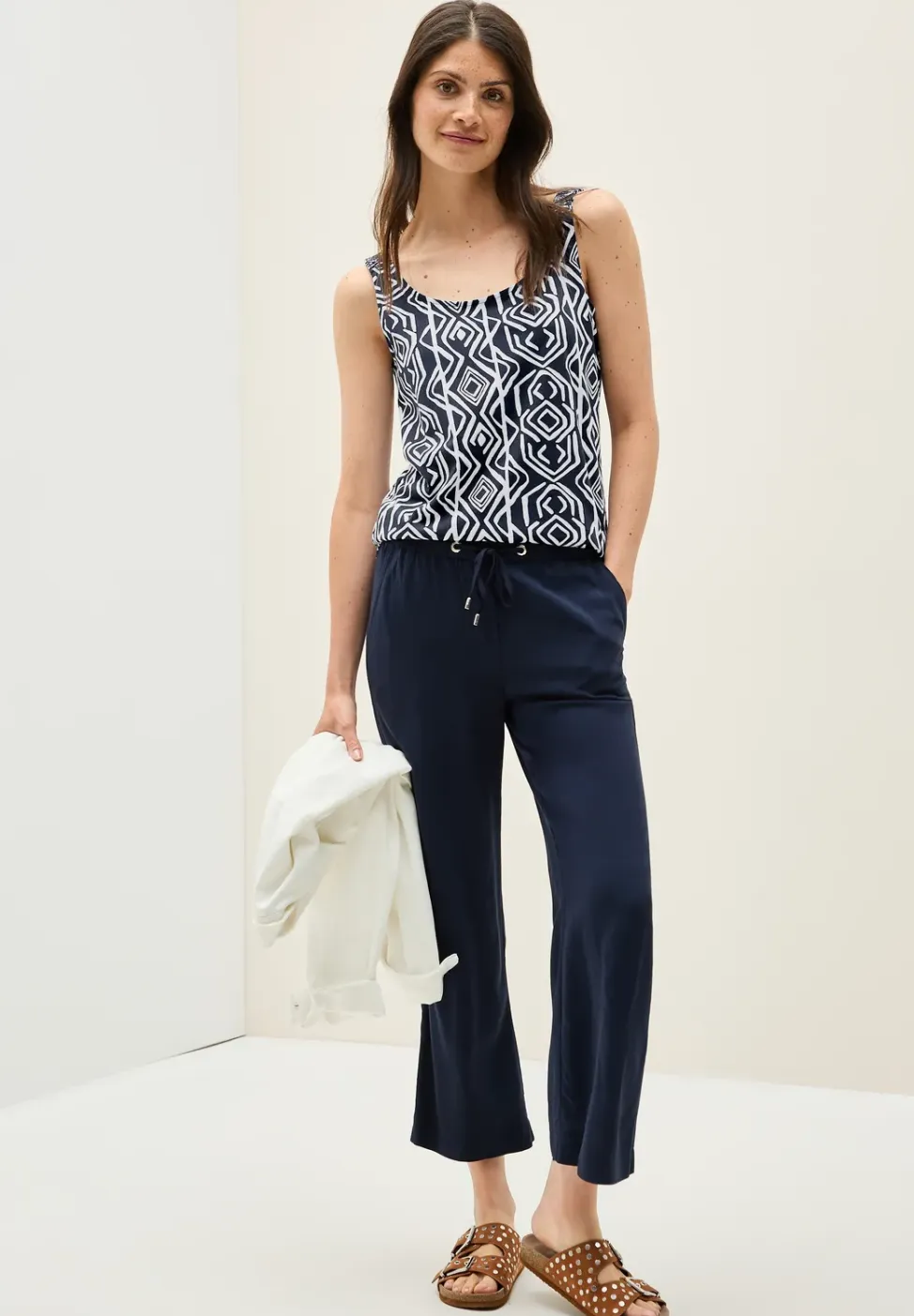 Top met gesmokte details
